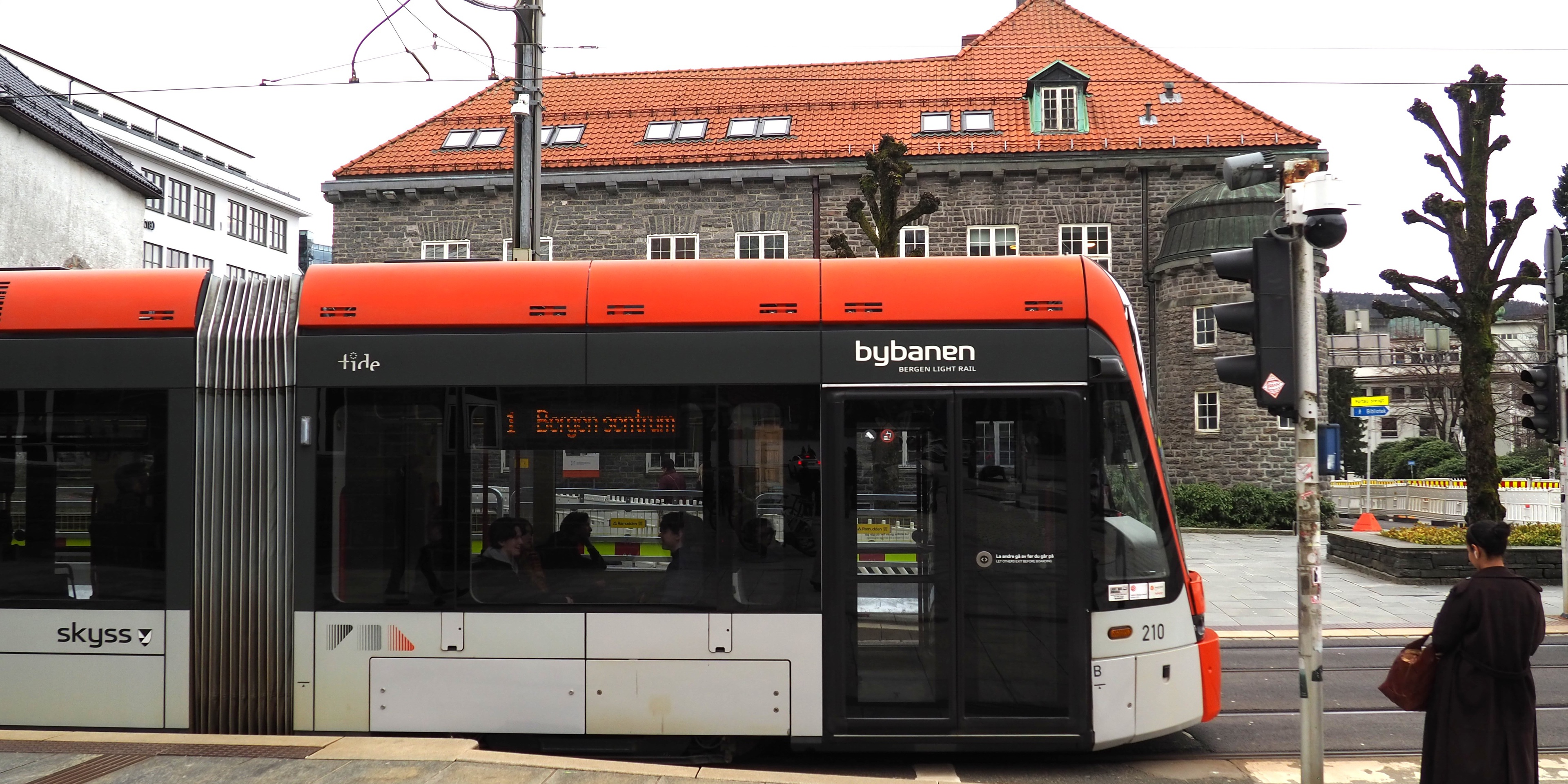 Lesebanen: Felles lesing på Bybanen på Verdens bokdag 23. april