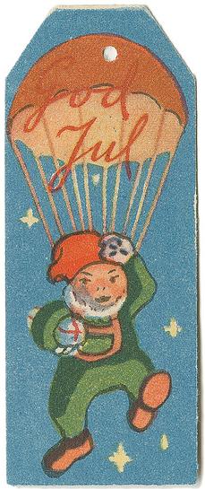 pakkelapp_nisse_i_fallskerm